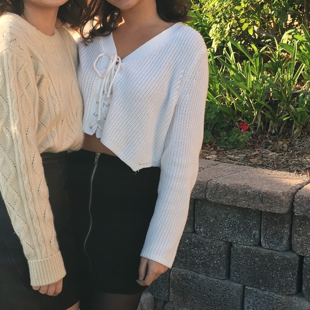 LF TIE UP Cropped Sweater